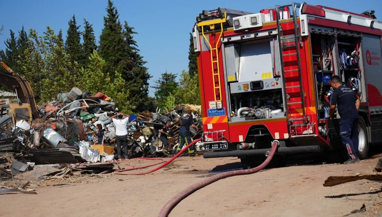 antalyada hurdacida yangin vcfeFy2p