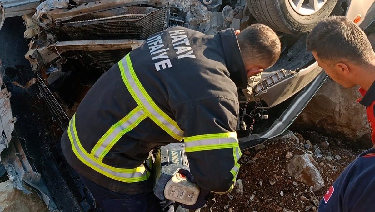 hatayda arac takla atti surucu yaralandi DkvjNEQs