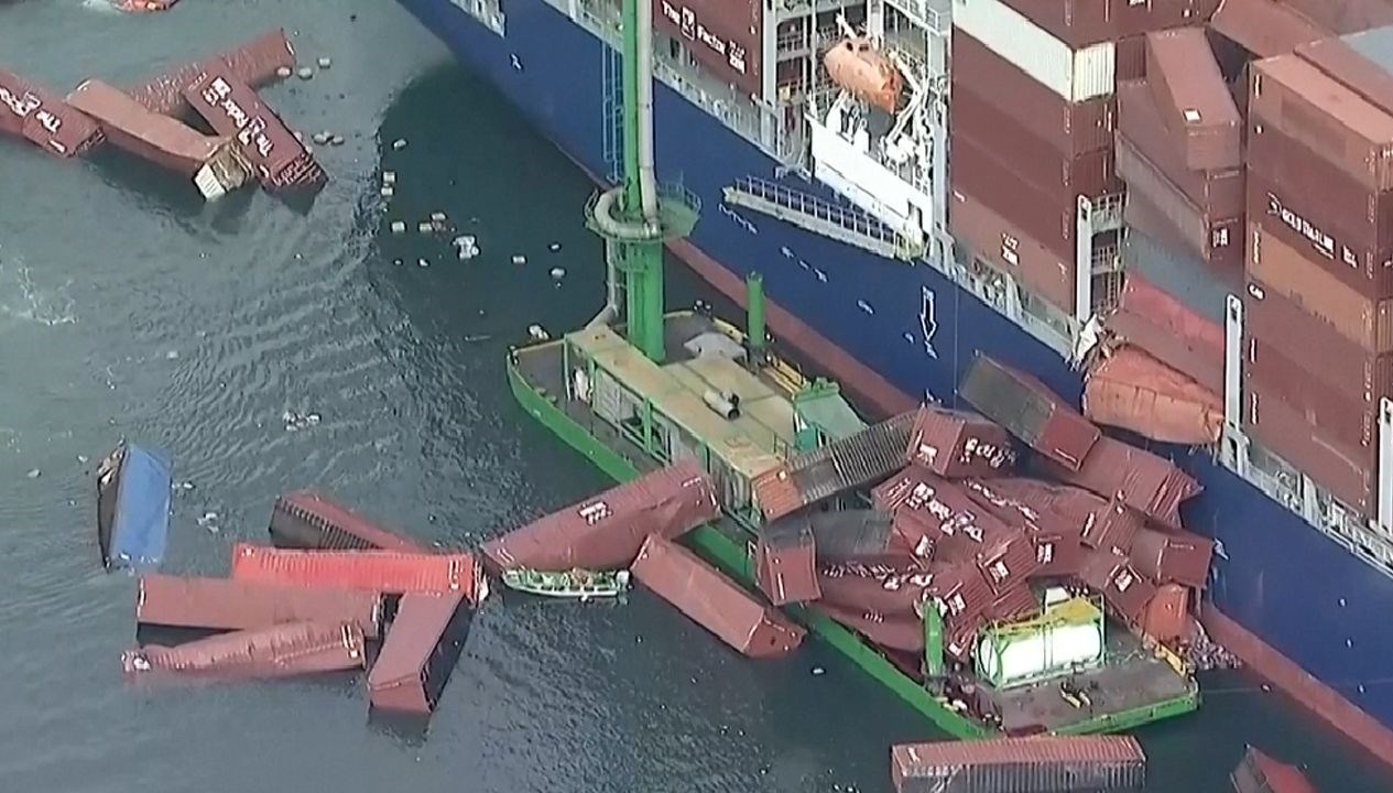 onlarca konteyner denize dustu ef1rzrek