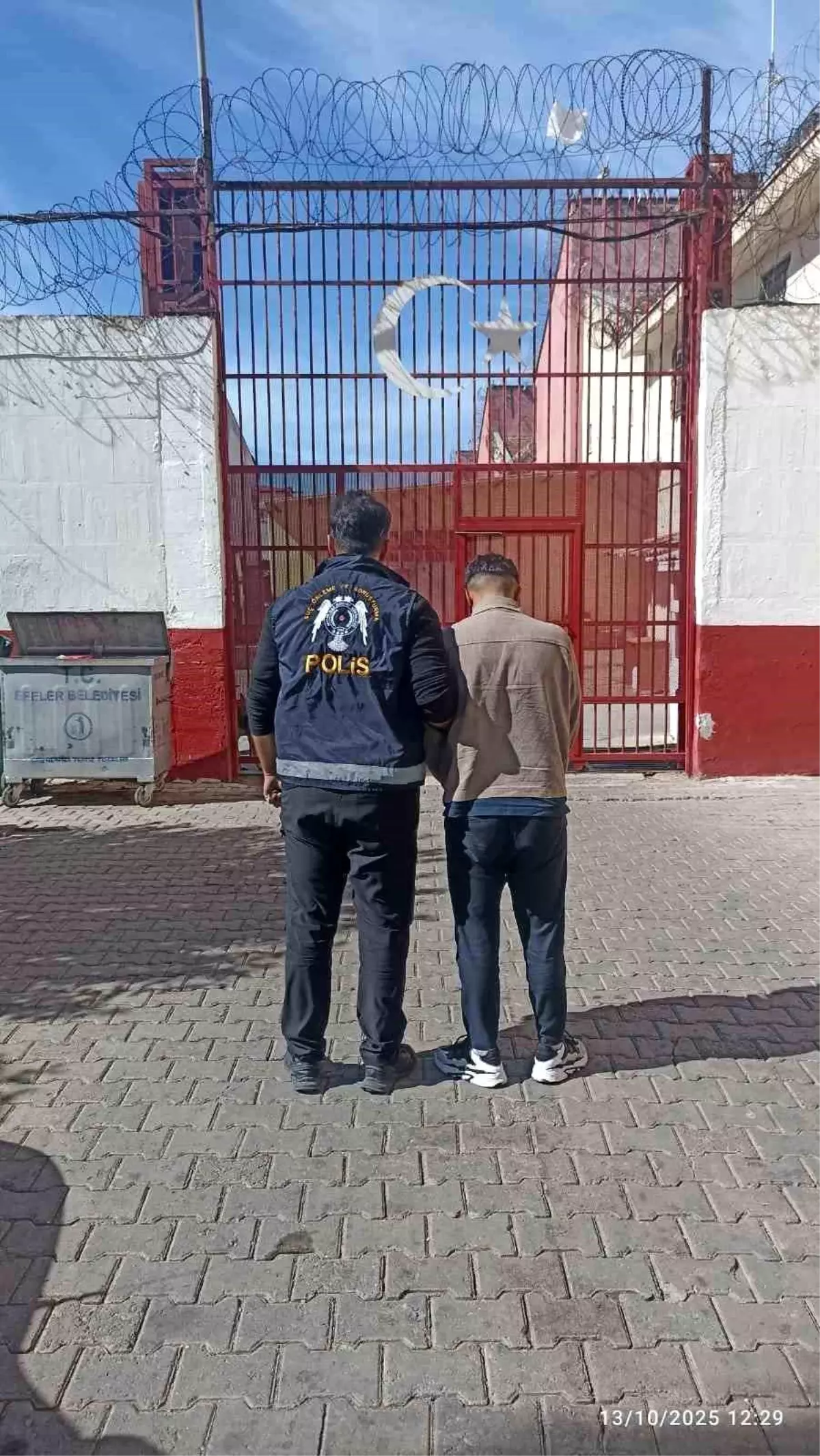 aydinda firari hukumlu polisi tarafindan yakalandi VaYU31Zu.jpg