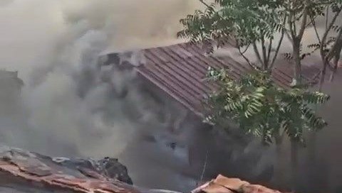 beyoglunda gecekondu alev alev yandi P1MSybvP