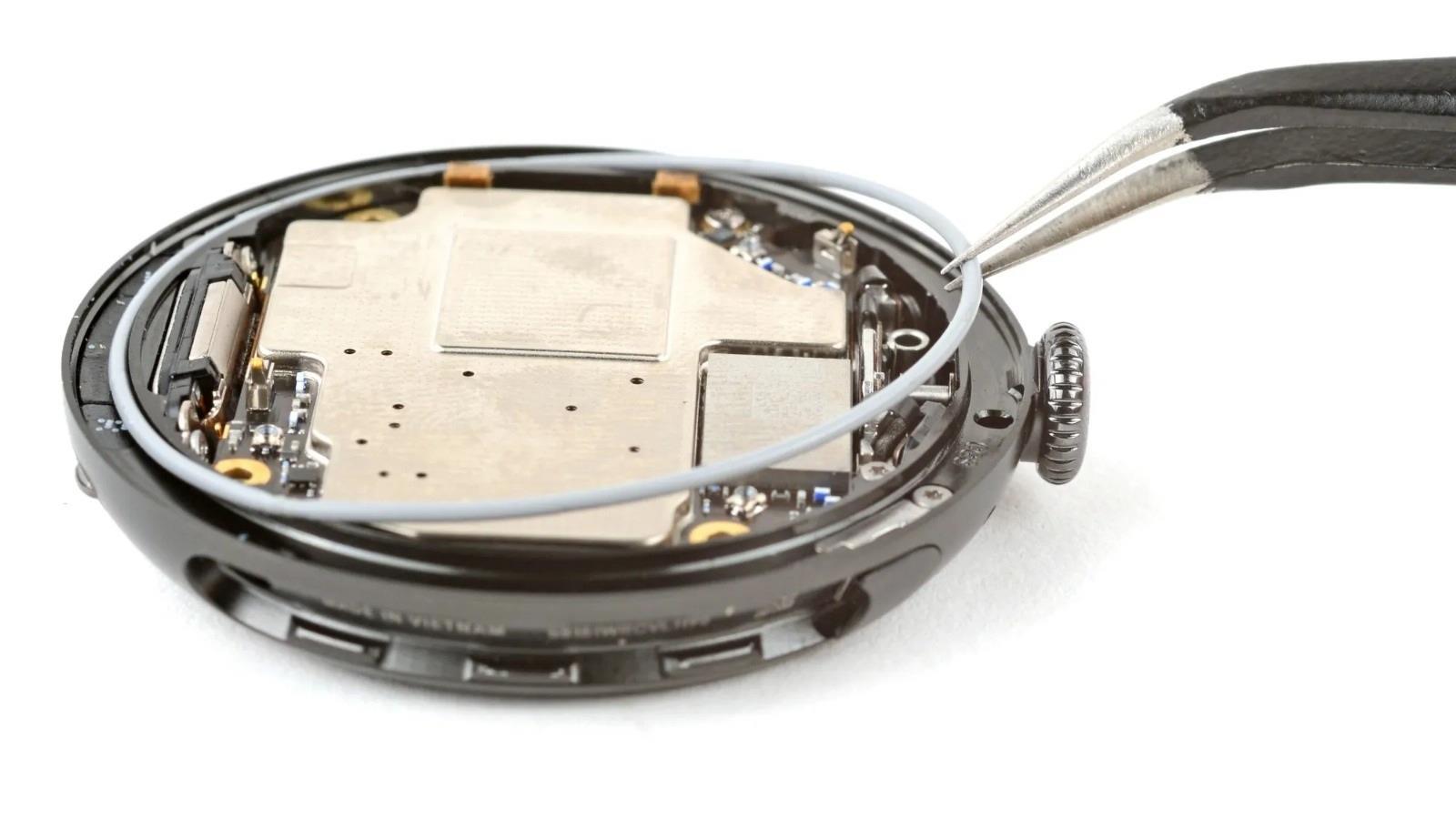 ifixitten 10 uzerinden 9 puan googlein yeni saati pixel watch 4 rekor kirdi HCAmCL37