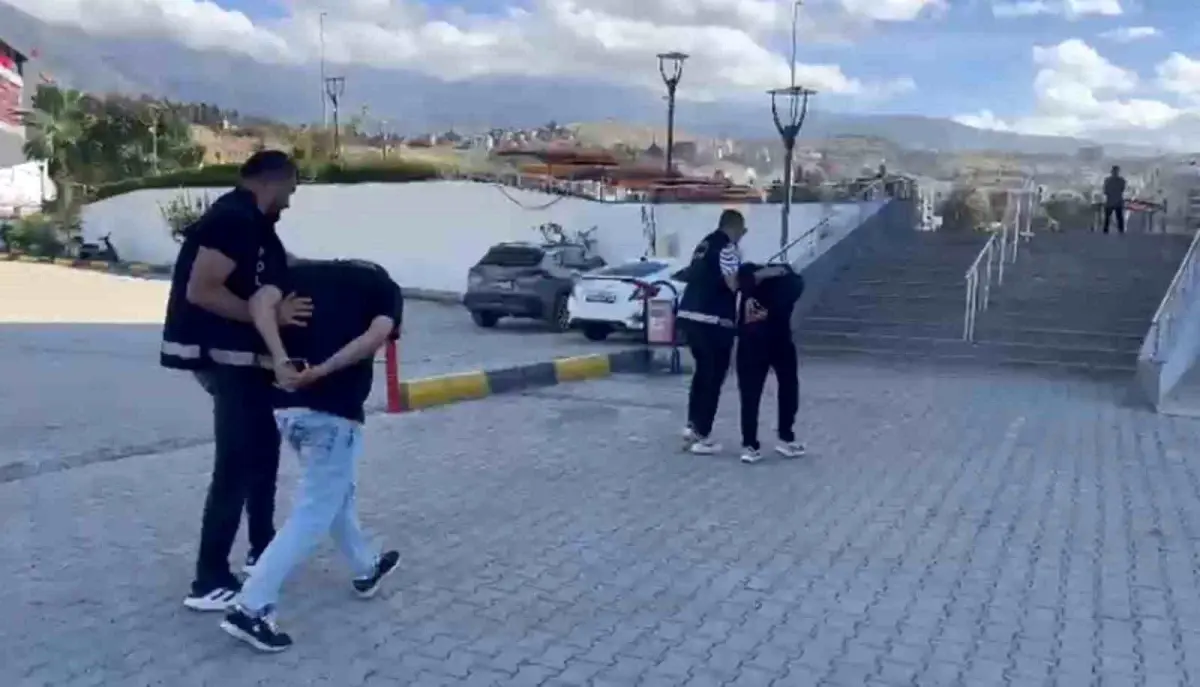 iskenderunda 3 dolandirici yakalandi 6OujZS9M.jpg