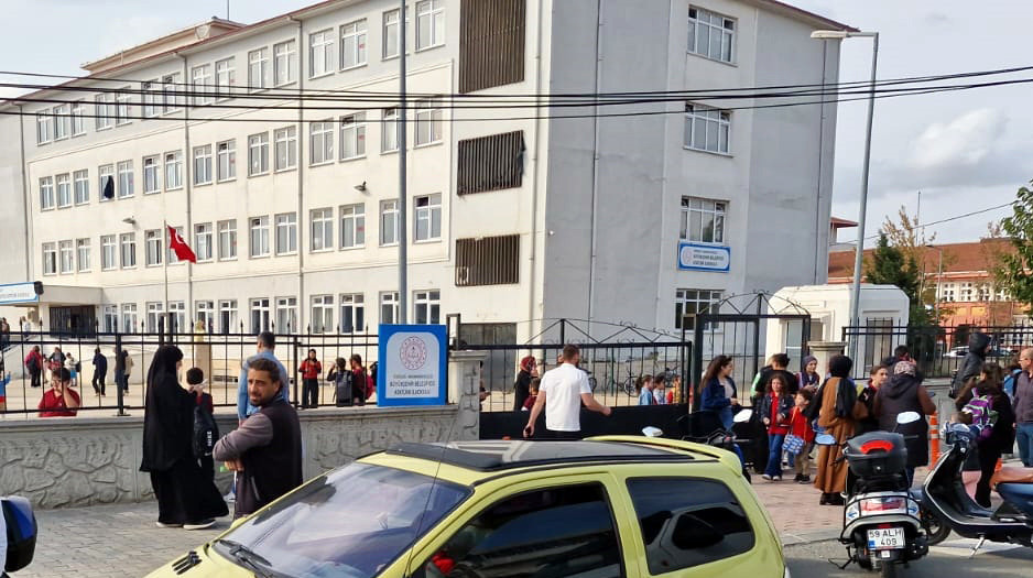 istanbulda depremin ardindan okullar tahliye edildi MFMPJjX2