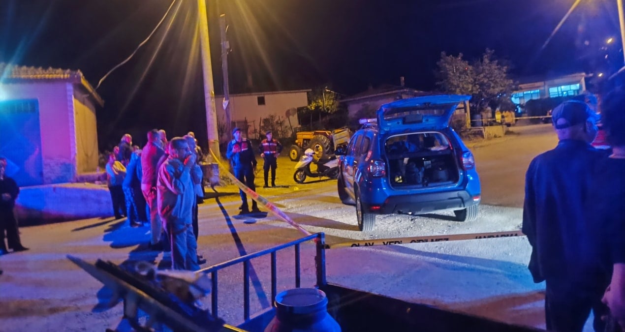 sohbetle basladi dehsetle bitti 2 arkadasini sokak ortasinda katletti OdESO8hD