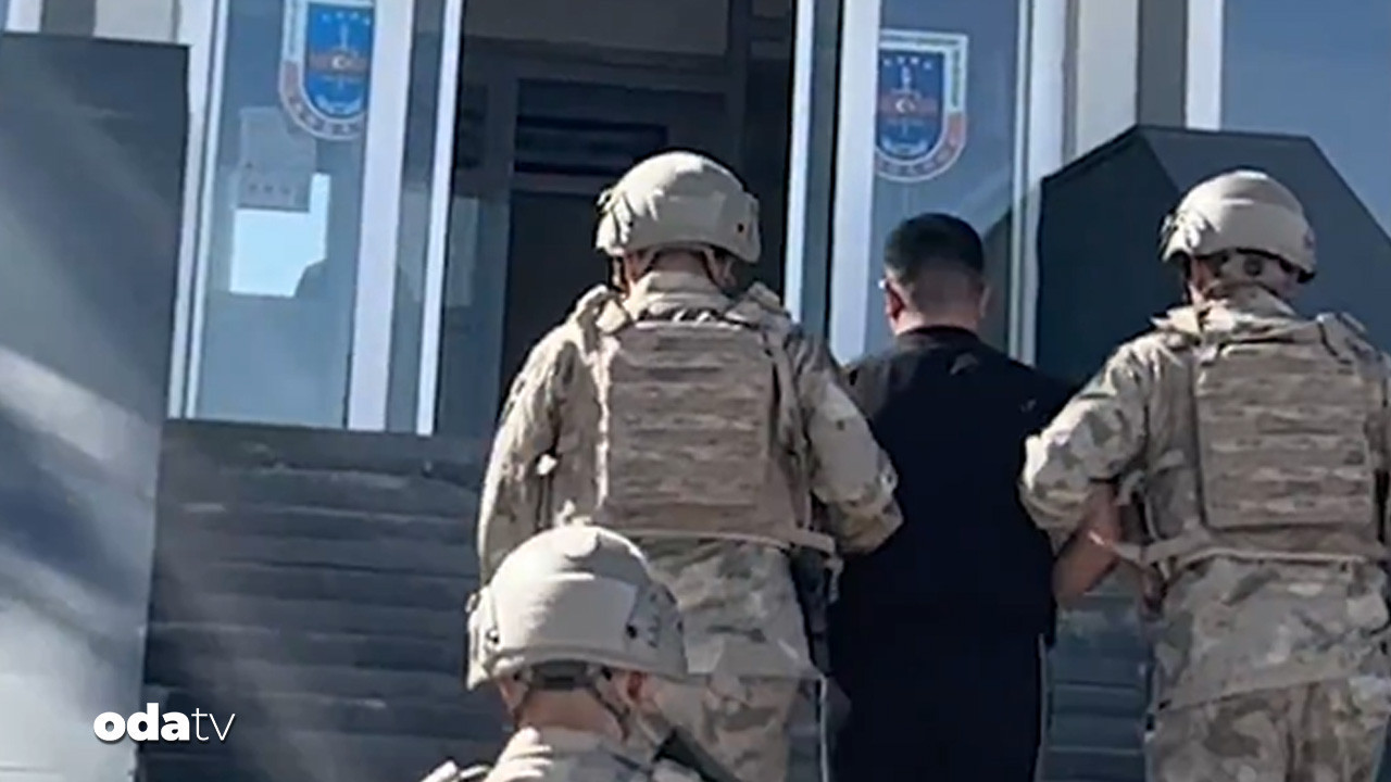 turk bayragina hakaret eden sahis gozaltina alindi jBCIHrsU.jpg