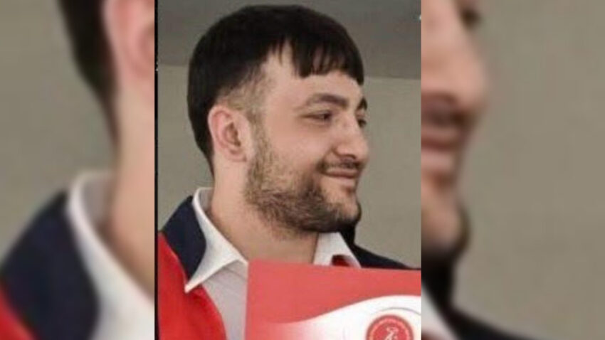 Benzinle ugrasirken alevlerin arasinda kaldi genc adam hayatini kaybetti eSOKkbD4