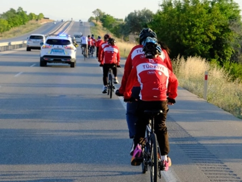 Konyadan 7si gorme engelli 20 kisi ankaraya pedal cevirdi bW7iwveE